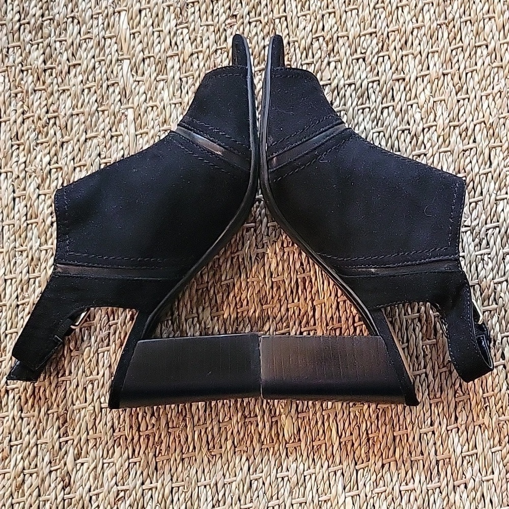 Tommy Hilfiger black suede slingback heels.  Size is 6M - Picture 6 of 8